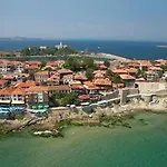 Laguna & 4*